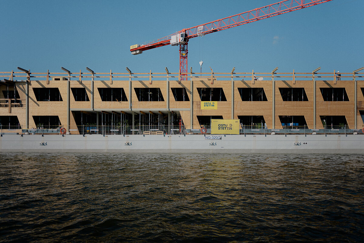 ÖSTU-STETTIN baut schwimmendes Büro auf der Donau in Wien