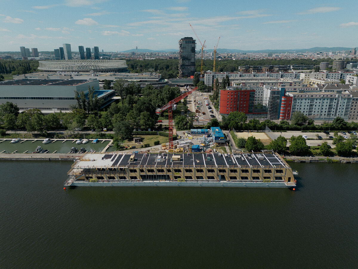 ÖSTU-STETTIN baut schwimmendes Büro auf der Donau in Wien