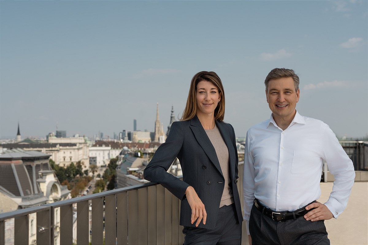 Marie-Therese Marek, Partnerin; Dr. Franz-Robert Klingan, Partner und Leiter des Bain-Standorts Österreich