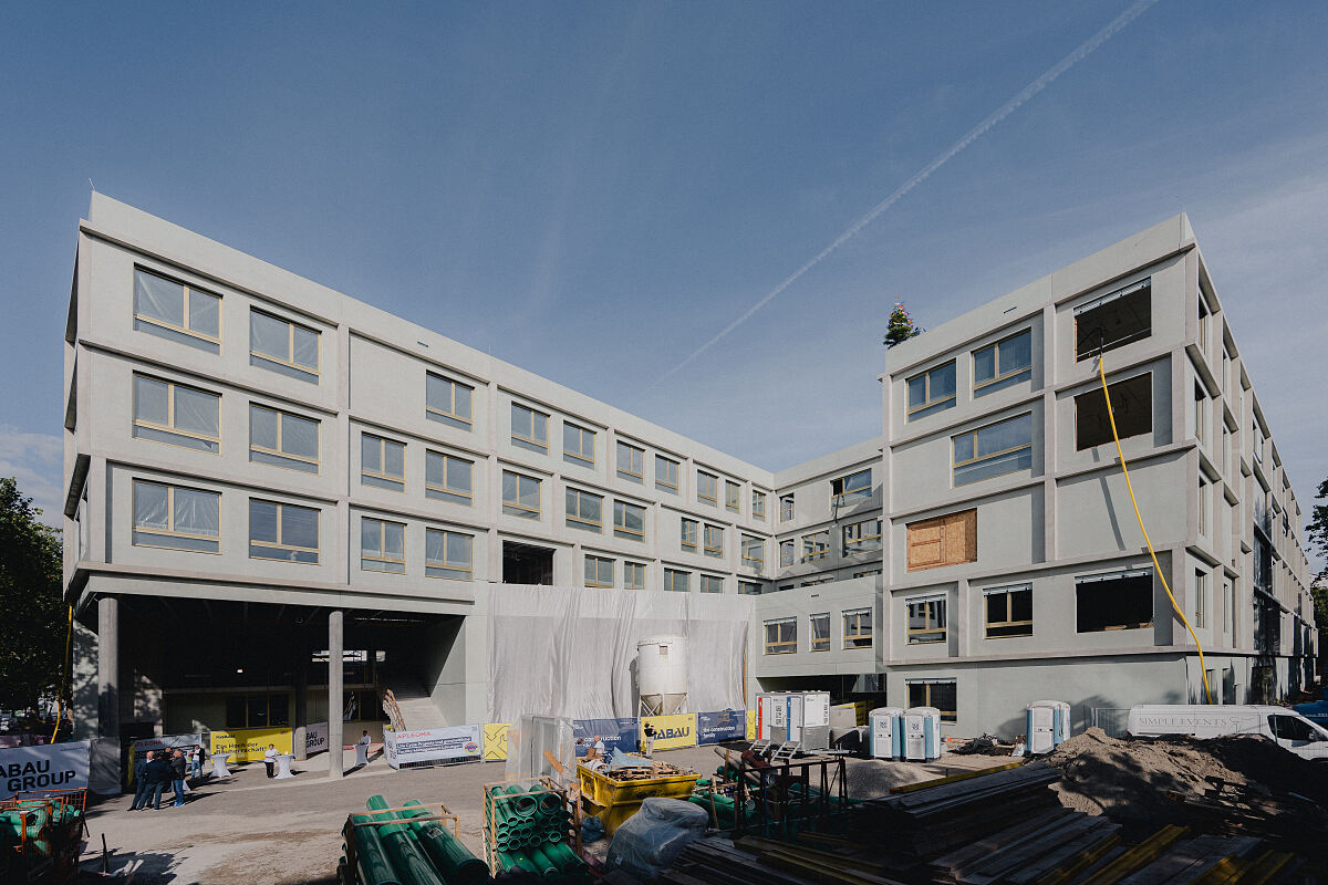 Dachgleiche bei Bildungsprojekt bafep21 in Wien, Floridsdorf