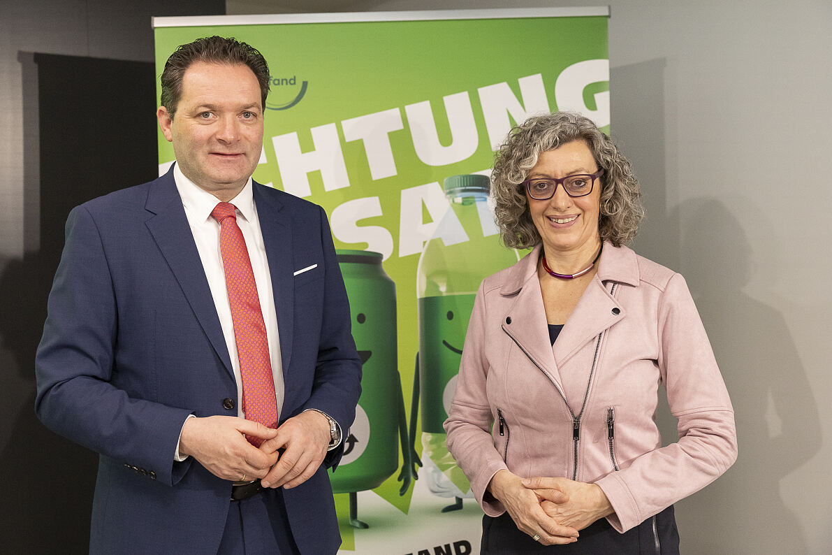 Norbert Totschnig, Bundesminister für Land- und Forstwirtschaft, Klima- und Umweltschutz, Regionen und Wasserwirtschaft und Monika Fiala, Geschäftsführerin EWP Recycling Pfand Österreich